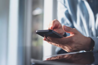 survey-finds-americans-turning-to-ai-for-money-advice