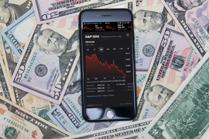 us-stocks-hit-record-highs-amid-bubble-fears