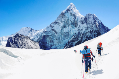 hundreds-stranded-after-rare-snowstorm-on-mount-everest