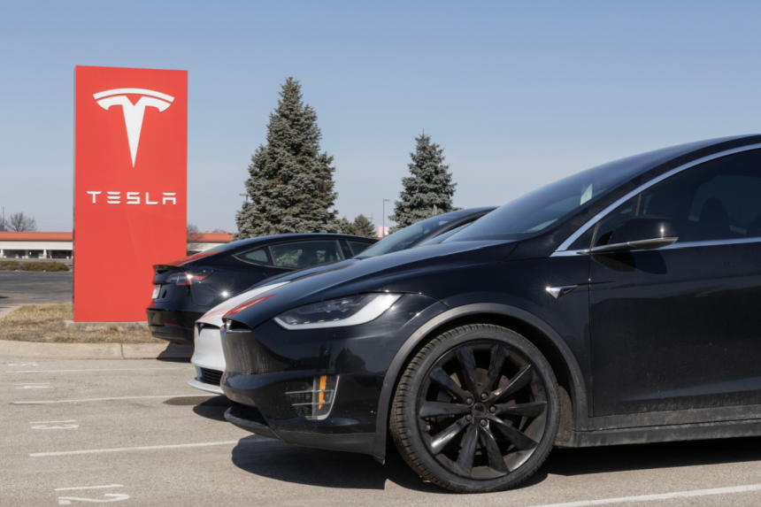 us-probes-tesla-over-full-self-driving-safety-issues