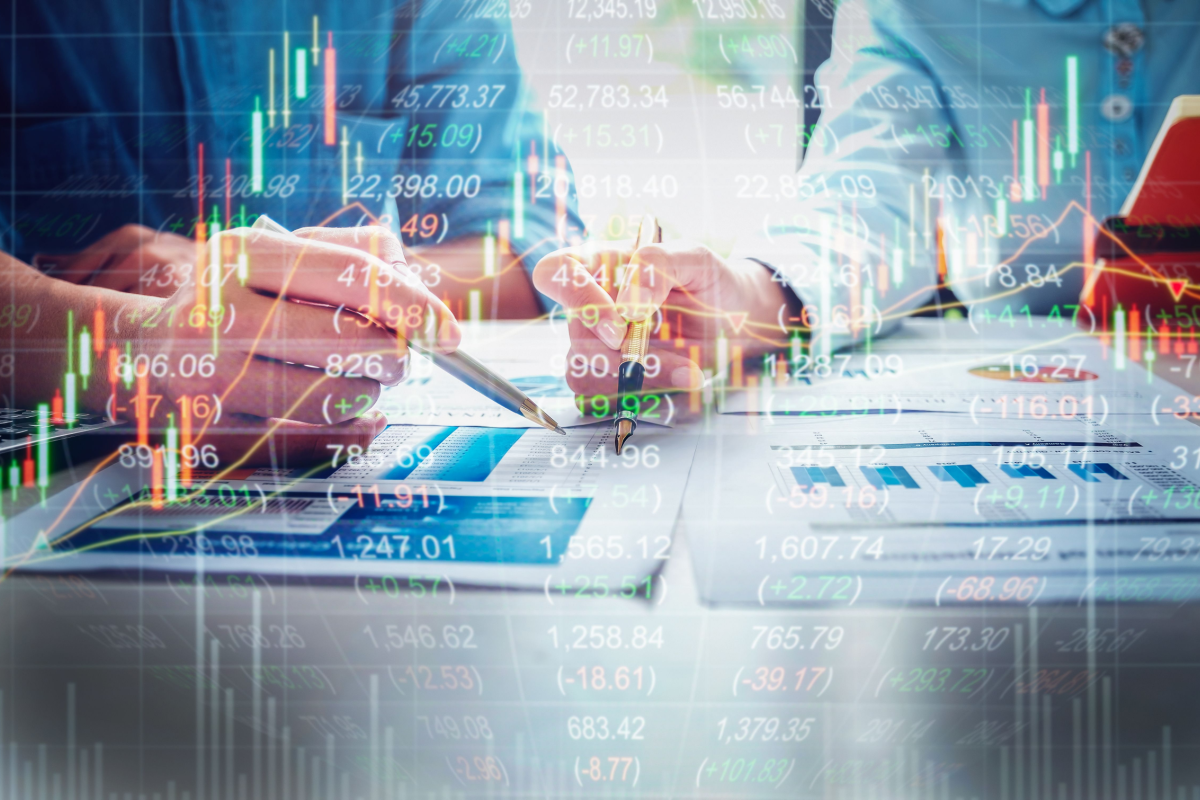 us-stocks-dip-as-shutdown-worries-offset-ai-optimism