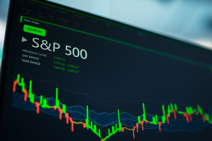 s&p-500-steady-at-record-high-amid-shutdown-concerns