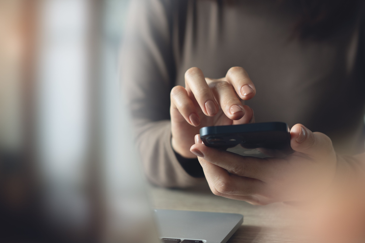 us-consumer-confidence-falls-to-april-lows