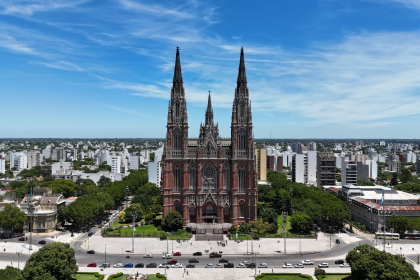 argentina-tweaks-peso-rules-to-rebuild-dollar-reserves