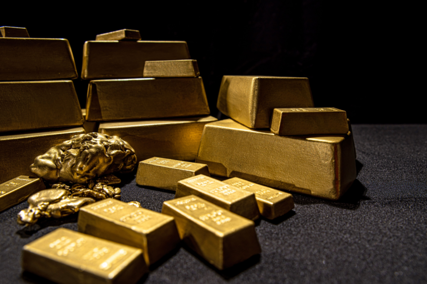 gold-slips-as-traders-take-profits-ahead-of-key-u.s.-data