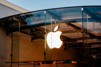 apple-refreshes-mac-lineup-with-m5-chips-and-new-displays